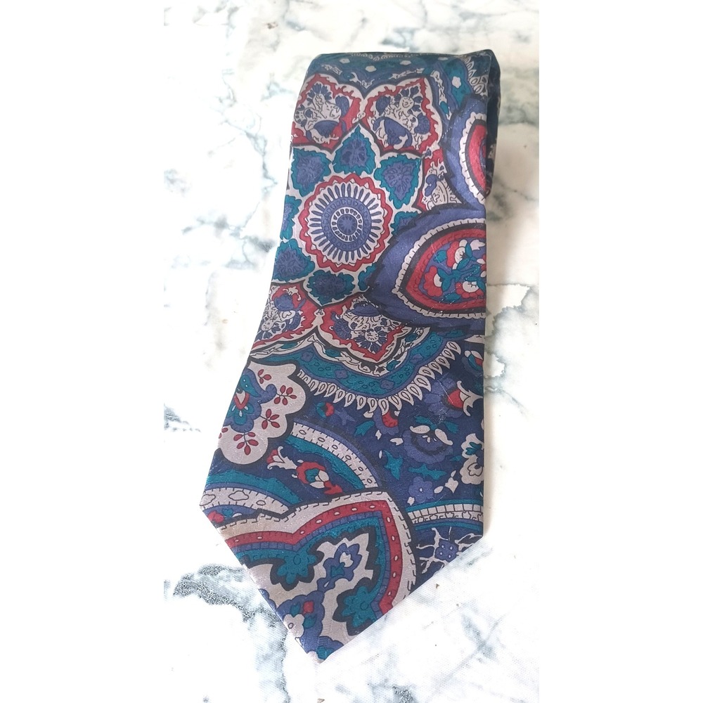 Surrey Necktie Men One Size Navy Blue Excellent Paisley Medallion USA Made Retro
